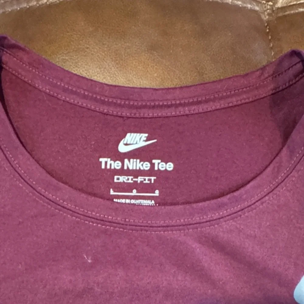 Nike Women's Burgundy Short Sleeve Tee